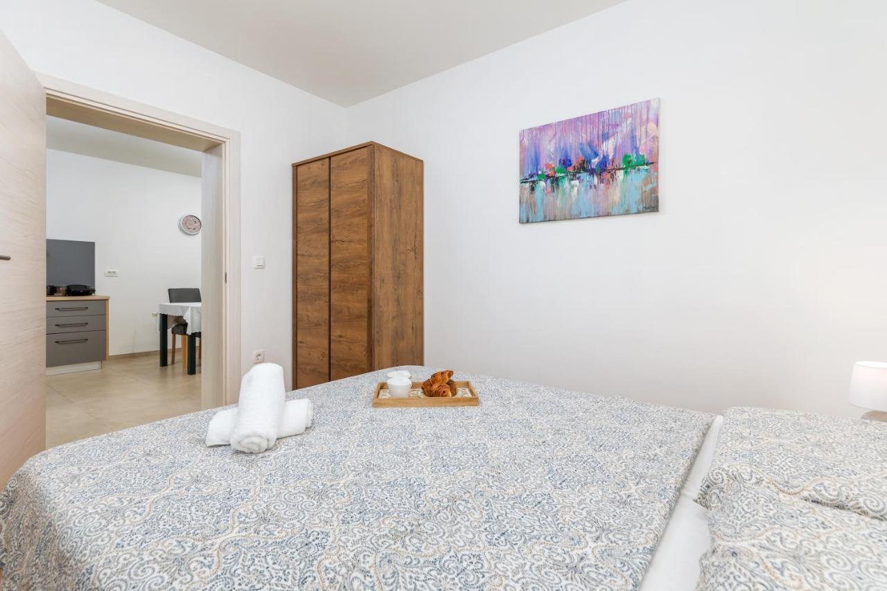 Apartment Lorilu Pula Bagian luar foto