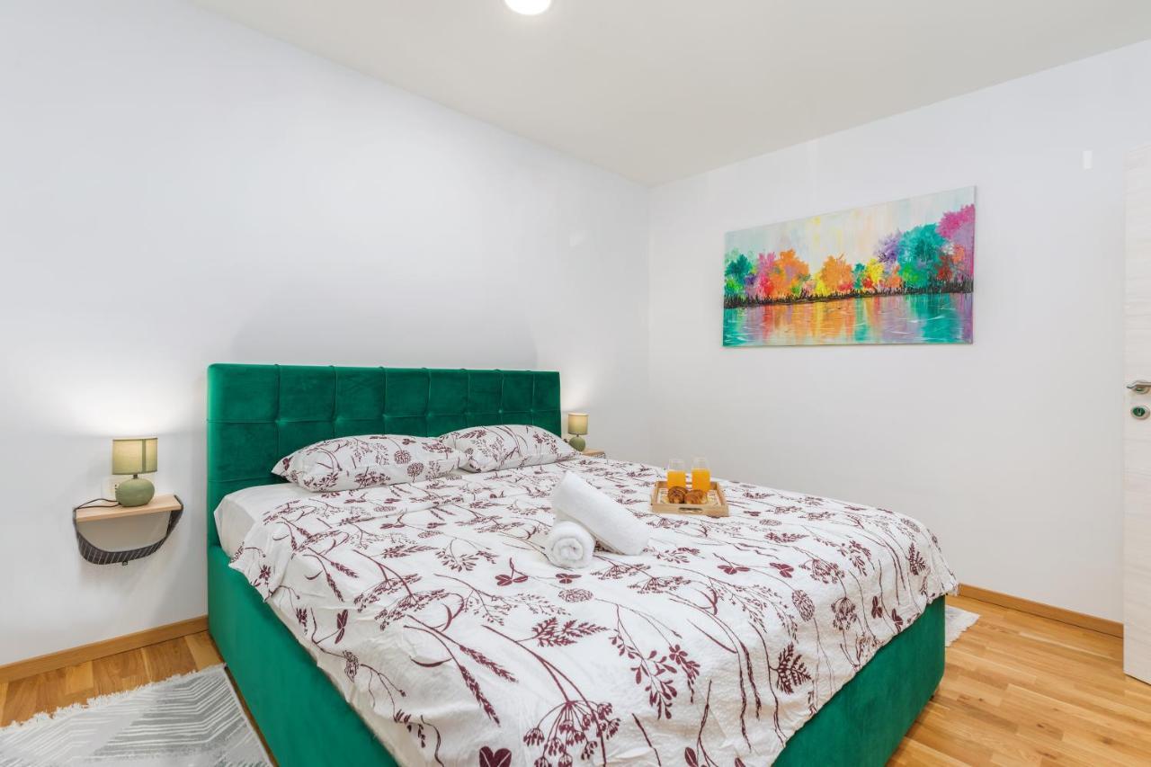 Apartment Lorilu Pula Bagian luar foto