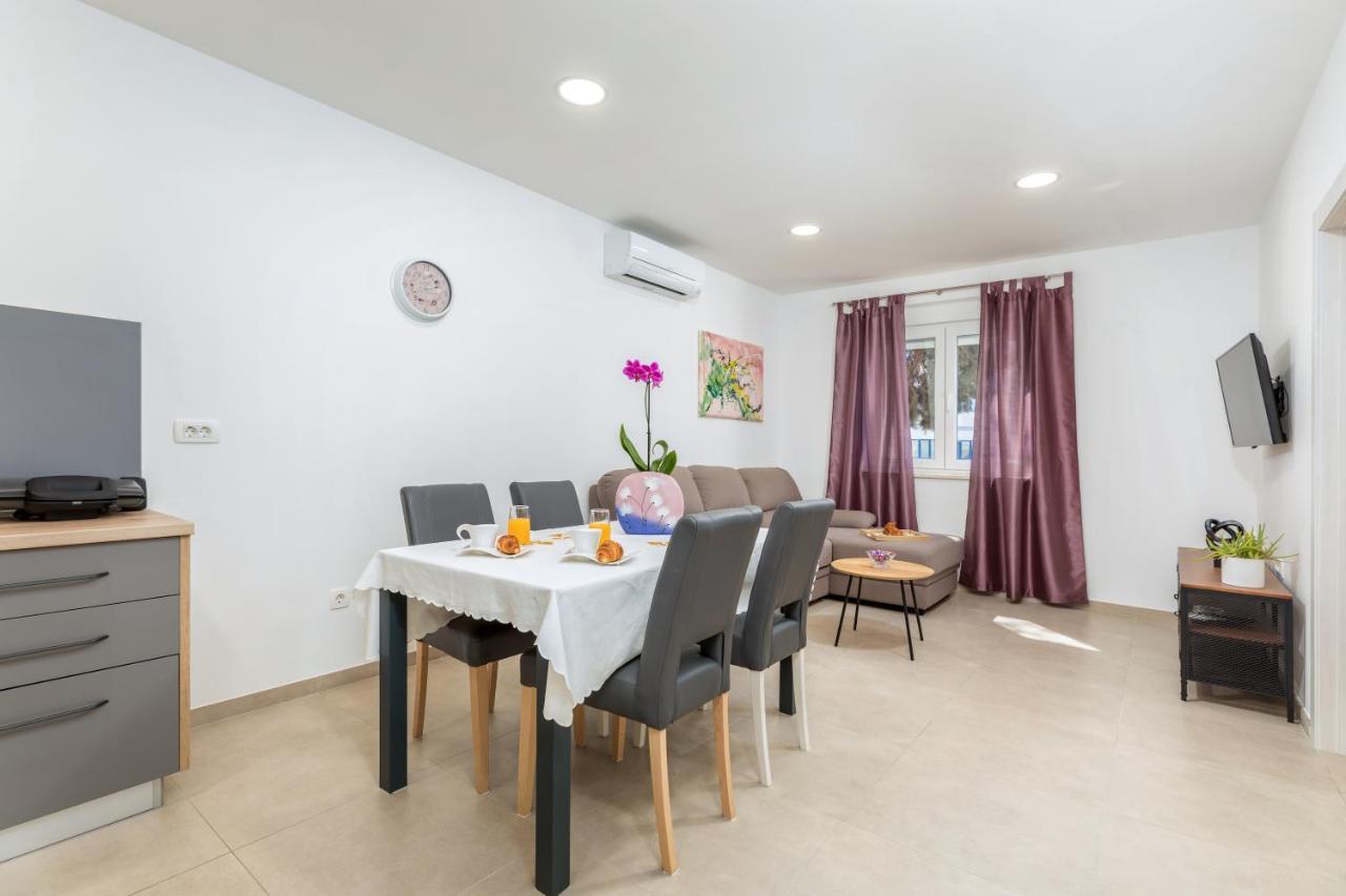 Apartment Lorilu Pula Bagian luar foto