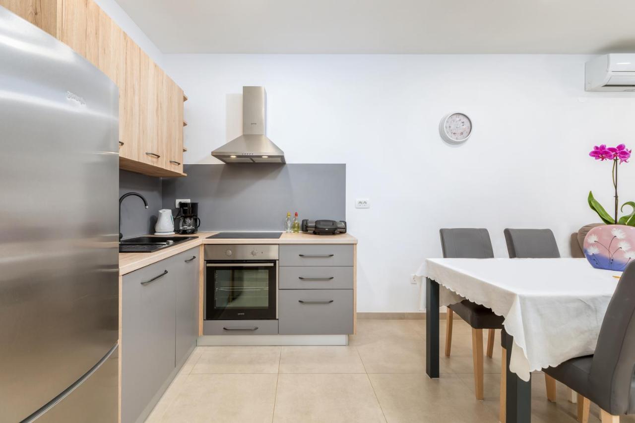 Apartment Lorilu Pula Bagian luar foto